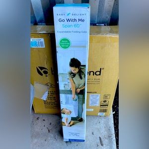 Baby delight expandable foldable pressure mounted safety gate.